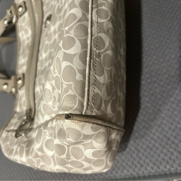*** Make an Offer!! 
Coach Chelsea Bias signature tote bag - Picture 5 of 7